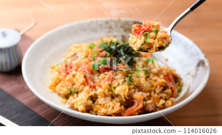 Fried rice with kimchi Fried rice with kimchi 114016026
