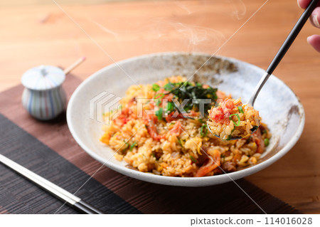 Fried rice with kimchi 114016028