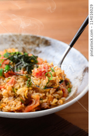 Fried rice with kimchi 114016029