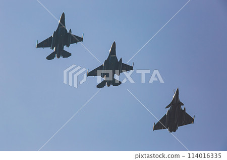 fighter plane flying in the sky fighter plane flying in the sky 114016335