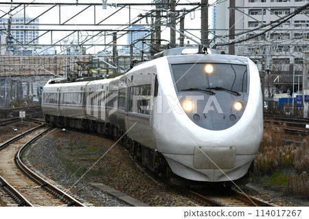 681係繞行列車進入熱田 681係繞行列車進入熱田 114017267