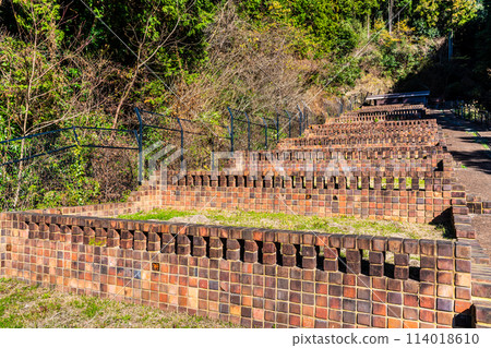 Village of pottery (Mt. Nakao) Nobo Nakaoue [Hasami-cho, Higashi-Hoshige-gun, Nagasaki Prefecture] 114018610
