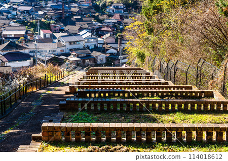 Village of pottery (Mt. Nakao) Nobo Nakaoue [Hasami-cho, Higashi-Hoshige-gun, Nagasaki Prefecture] 114018612