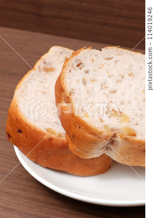 Bread, walnuts, walnut bread, walnuts, walnut bread, Western food, snacks, food, white bread, toast Bread, walnuts, walnut bread, walnuts, walnut bread, Western food, snacks, food, white bread, toast 114019246