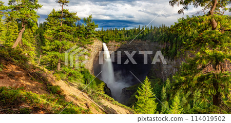 Helmcken Falls in Canadian Nature. British Columbia, Canada. Nature Background Helmcken Falls in Canadian Nature. British Columbia, Canada. Nature Background 114019502