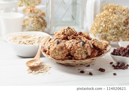Oatmeal raisin cookies. Oatmeal raisin cookies. 114020621
