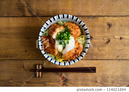 Fried rice bowl 114021894