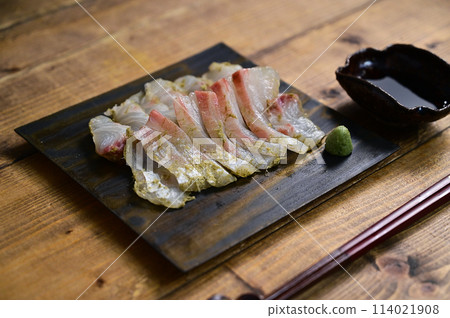 Sea bream with oboro kelp 114021908