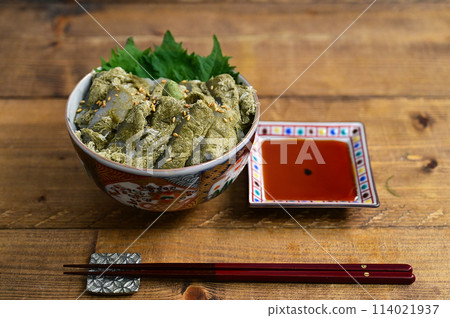 Sea bream rice bowl with soft kelp Sea bream rice bowl with soft kelp 114021937