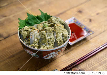 Sea bream rice bowl with soft kelp Sea bream rice bowl with soft kelp 114021938