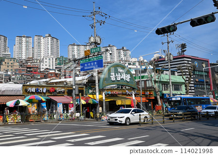 Entrance to Gunnam Market near Seoul [Korea/Gangdong-gu] 114021998