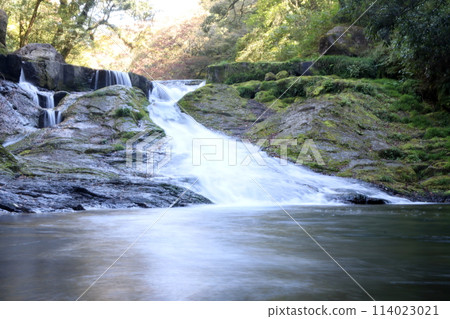 Kikuchi Valley in Autumn - Yojusanman Falls Kikuchi Valley in Autumn - Yojusanman Falls 114023021