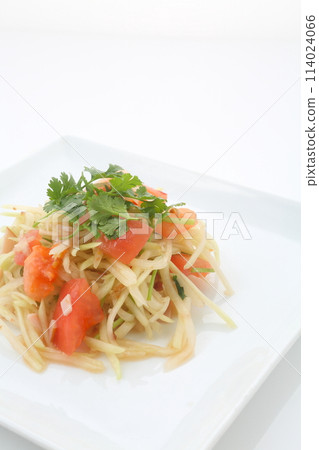 Green papaya salad Somtam Green papaya salad Somtam 114024066