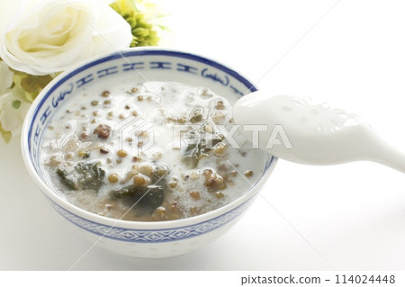 中式甜點用綠豆和椰奶 114024448