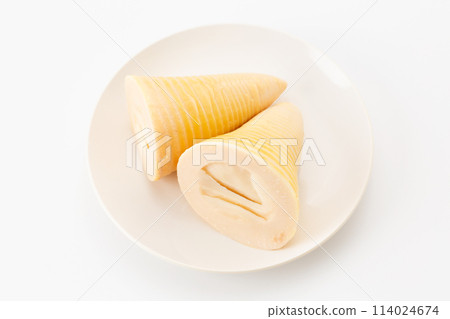 Boiled bamboo shoots on a white background 114024674