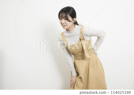Young woman with a backache 114025190