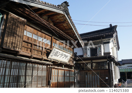 裝飾有東方壁畫和鏝畫的米倉（新潟縣長岡市） 114025380