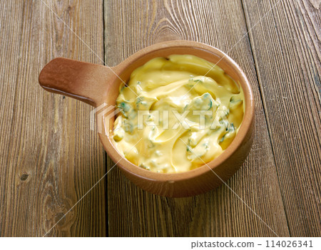 Bearnaise sauce 114026341