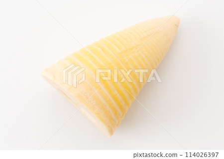 白色背景上的煮竹筍 114026397