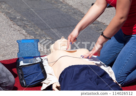 CPR course using automated external defibrillator device - AED 114026512