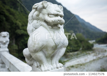 砂岩步道、橋墩、石雕獅、台灣、花蓮、太魯閣、砂岩存根、橋墩、石雕獅子、台灣、 砂岩步道、橋墩、石雕獅、台灣、花蓮、太魯閣、砂岩存根、橋墩、石雕獅子、台灣、 114027576