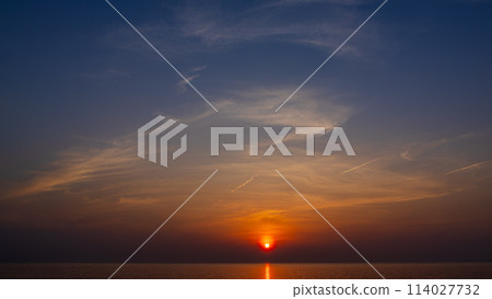 傍晚天空的夕陽和流雲 114027732