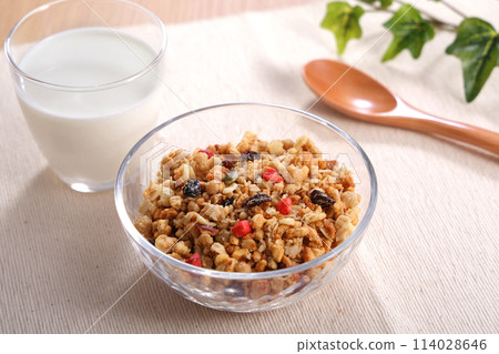 Fruit granola breakfast image Fruit granola breakfast image 114028646