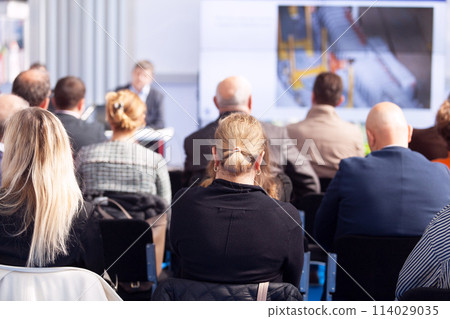 Business or professional presentation 114029035