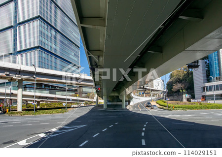 東京都港區赤坂見附十字路口 114029151