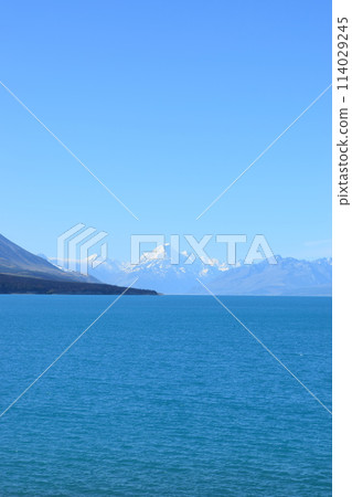 Lake Pukaki and Mount Cook on the South Island of New Zealand 114029245