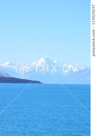 Lake Pukaki and Mount Cook on the South Island of New Zealand Lake Pukaki and Mount Cook on the South Island of New Zealand 114029247