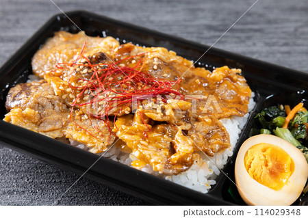 Delicious beef rib yakiniku bento 114029348