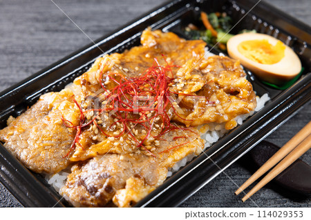 Delicious beef rib yakiniku bento 114029353