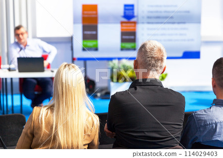 Coaching training or business presentation 114029403