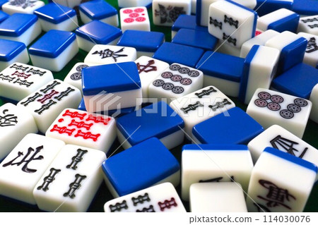 Lots of tiles Lots of tiles 114030076