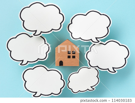 Matching the house and the speech bubble, customer reviews, customer feedback, appeal, PR Matching the house and the speech bubble, customer reviews, customer feedback, appeal, PR 114030183