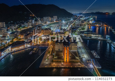 從門司港懷舊展望台眺望門司港懷舊地區和關門海峽的夜景 114032273