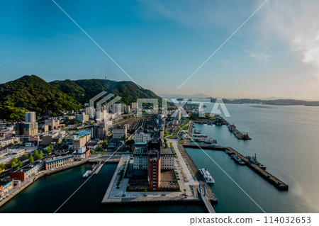 View of the Mojiko Retro District and the Kanmon Straits at dusk from the Mojiko Retro Observation Room 114032653