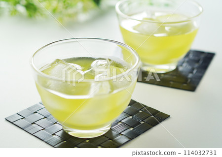 Cold green tea on a summer day Cold green tea on a summer day 114032731