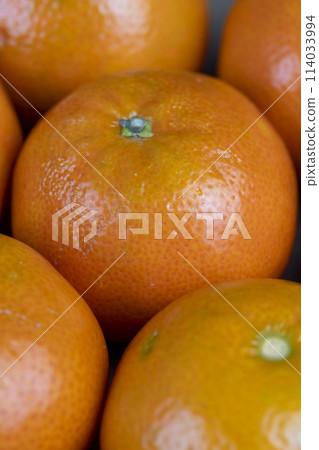cleaning and preparing ripe tangerines for cooking 114033994