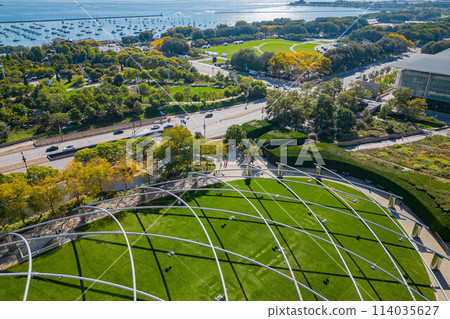 Sunny aerial view of the downtown cityscape 114035627