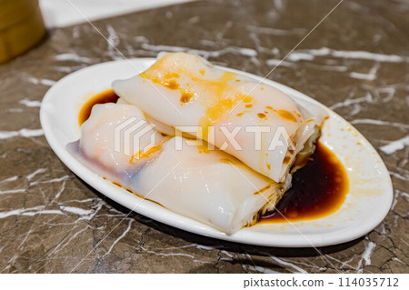 Close up shot of steam shrimp rice roll Close up shot of steam shrimp rice roll 114035712