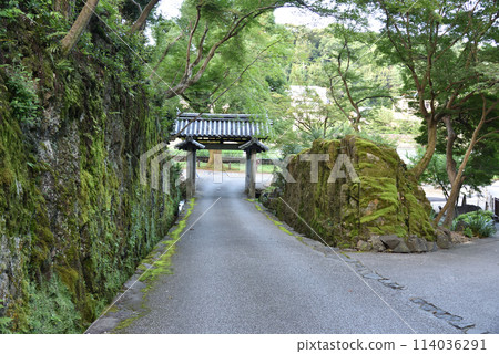 興勝寺琴坂正門 114036291