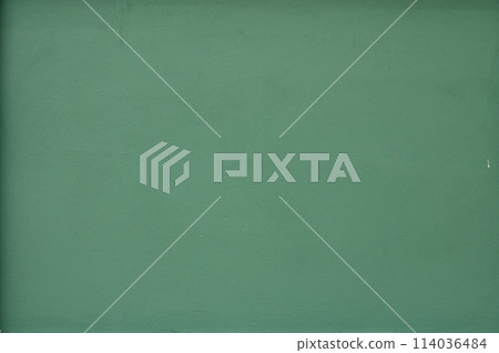 Green painted cracked wall background 114036484