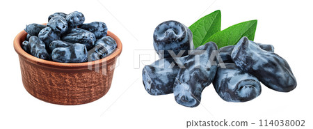 Fresh honeysuckle blue berry in ceramic bowl isolated on white background with full depth of field 114038002