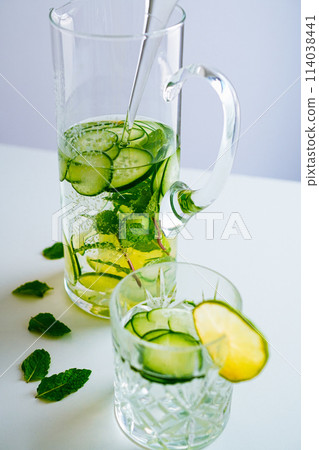 Cucumber and lime detox water Cucumber and lime detox water 114038441
