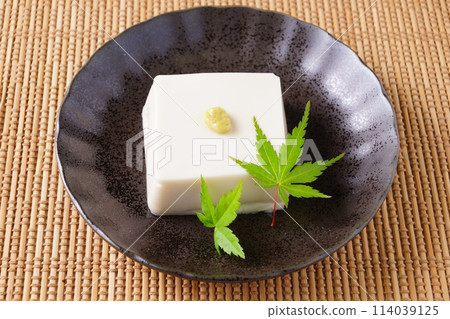 White sesame tofu 114039125