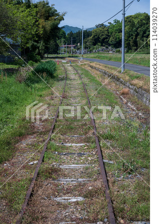 日本鳥取縣倉吉市關金的一條非常美麗的廢棄鐵路線 日本鳥取縣倉吉市關金的一條非常美麗的廢棄鐵路線 114039270