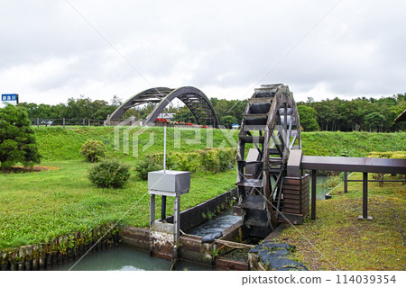 Hokkaido / Rare? Unusual bridge? "Nandaro Bridge" (What's that bridge?) and Suigo Park, a wooden bridge made from African bongosi wood 114039354