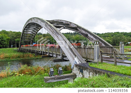 北海道/罕見?欽橋? “南達羅橋”,一座由非洲木材邦戈西製成的木橋(南達羅橋) 北海道/罕見?欽橋? “南達羅橋”,一座由非洲木材邦戈西製成的木橋(南達羅橋) 114039356